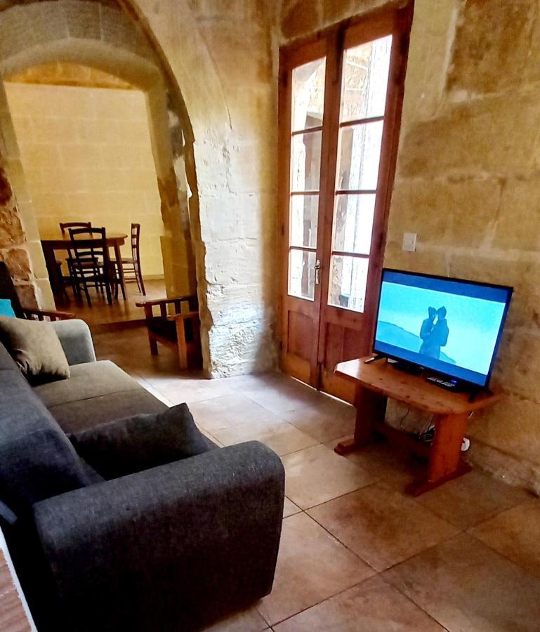 Вилла Ta Lucia Farmhouse With Private Pool And Bbq Santa Lucija  Экстерьер фото