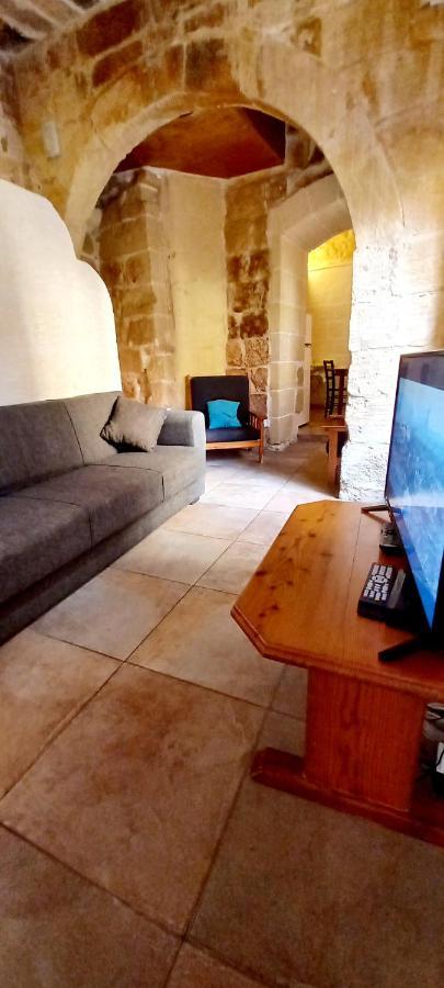 Вилла Ta Lucia Farmhouse With Private Pool And Bbq Santa Lucija  Экстерьер фото